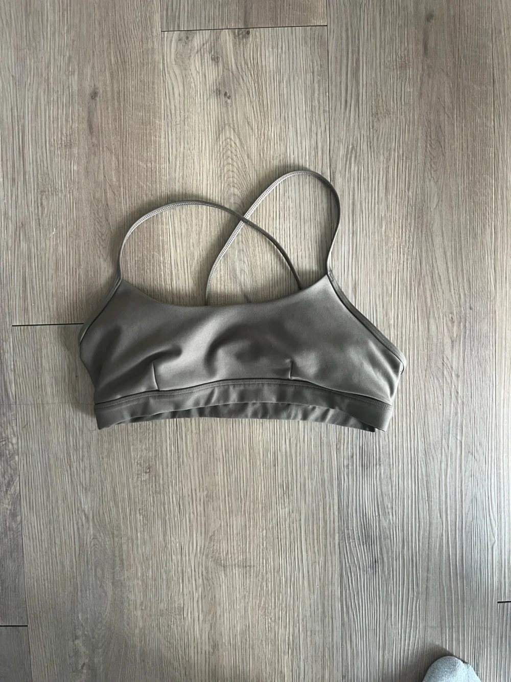 ALO Yoga Airlift Bra - size M, olive tree